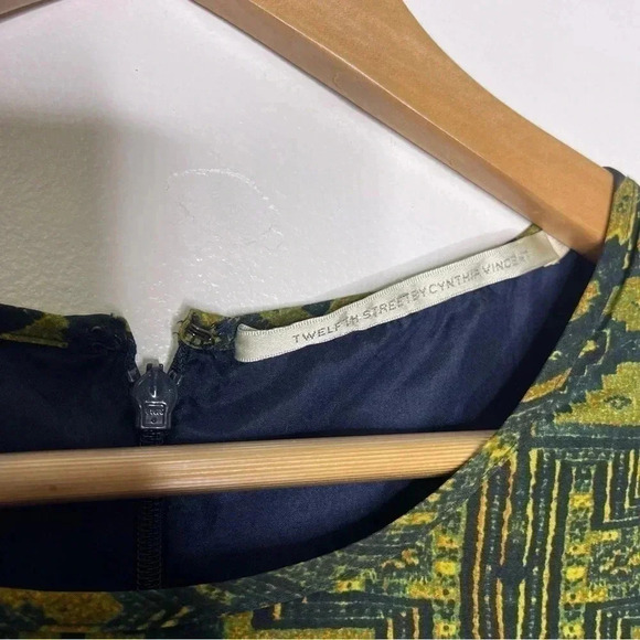 TWELFTH STREET BY CYNTHIA VINCENT Anthropologie Green Print Silk Dress Size 4 - Picture 7 of 9